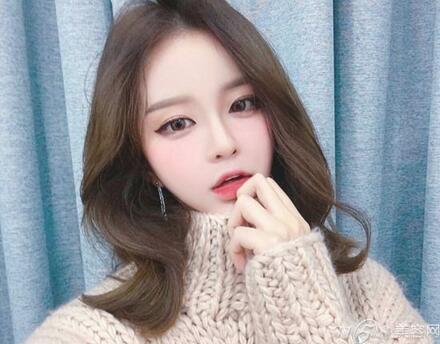 最新中长发型图片女，时尚潮流与个性魅力的完美融合展示