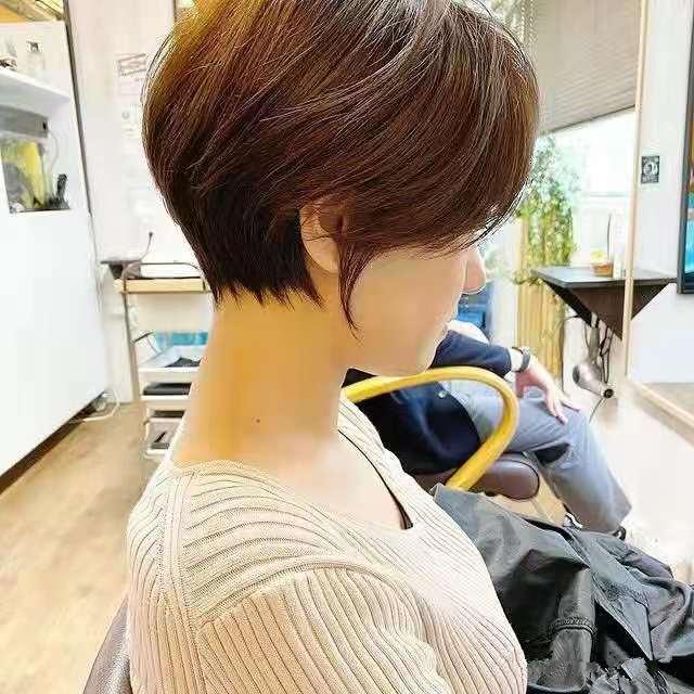 最新时尚短发发型女，潮流多样的展现